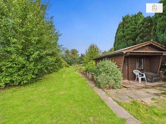 Garten mit Blockhaus-PR0321-STILL015