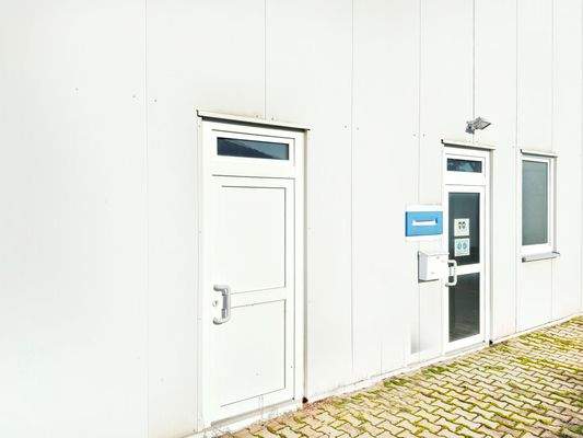 Eingang Bürotrakt