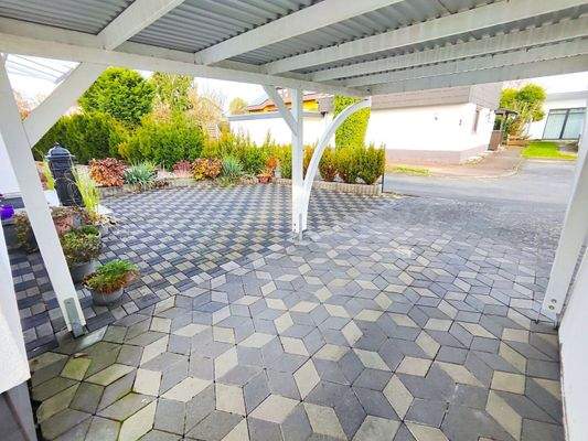 PFLASTERUNGEN AM HAUS