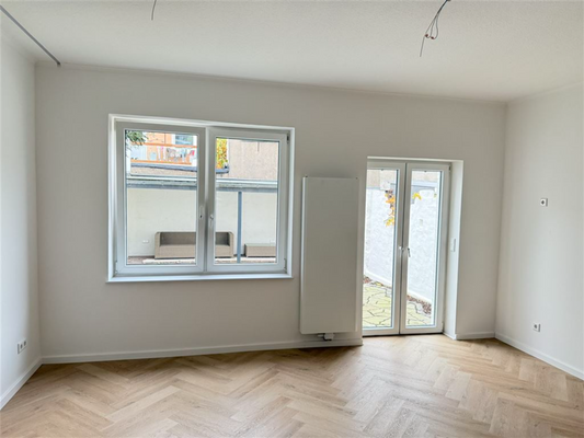 Kochbereich mit Zugang zur Terrasse im Innenhof