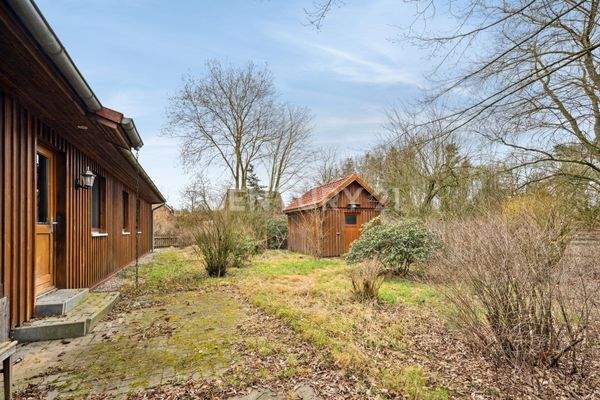 Gartenhaus und Garten