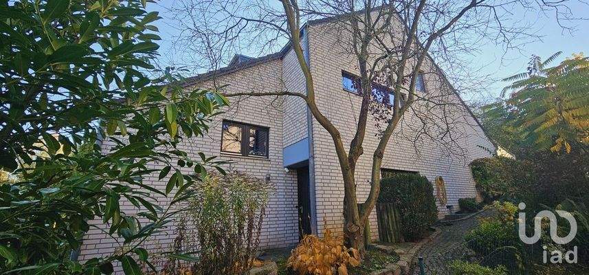 10 Hausseitenansicht + Weg zum Garten