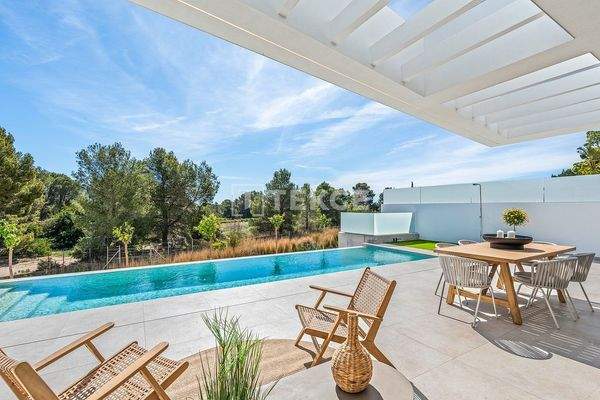 Elegant Detached Luxurious Villas with Pools in Polop Alicante