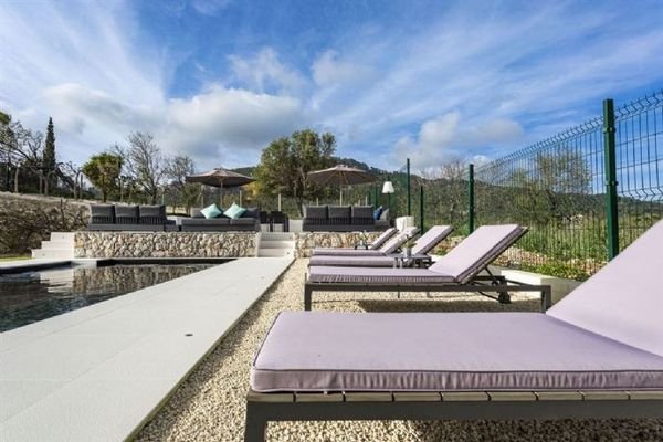 Moderne Villa mit Pool und Garten in  Es Capdella 