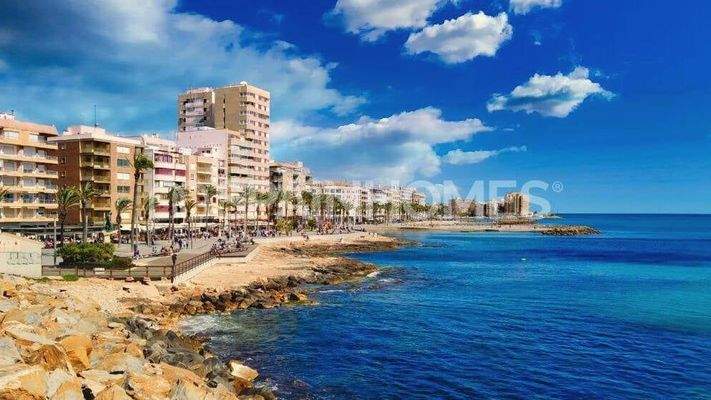 6-Bedroom House Near the Beach in Torrevieja Alicante