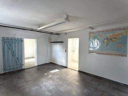 KG/Souterrain, geräumig-in guter Qualität