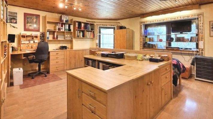 Arbeits-/Schlafzimmer