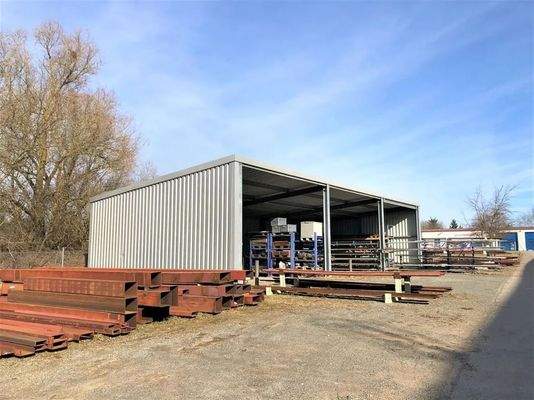 überdachte Freifläche