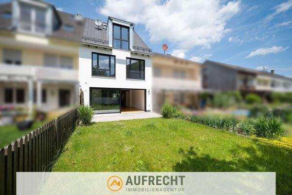 Hausansicht mit Garten