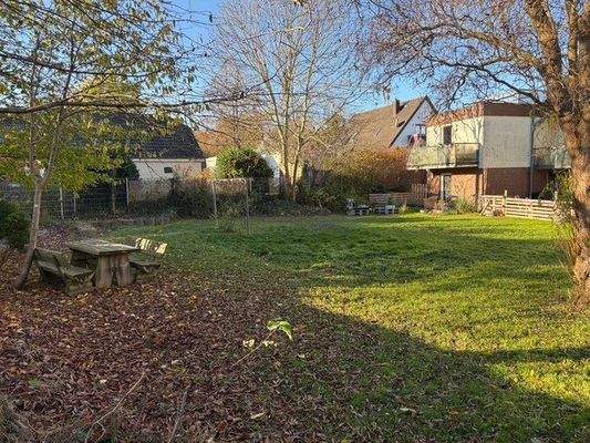 Bauplatz hinter dem Haus.jpg