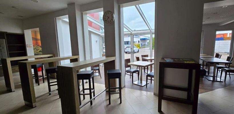 Gastraum mit Wintergarten