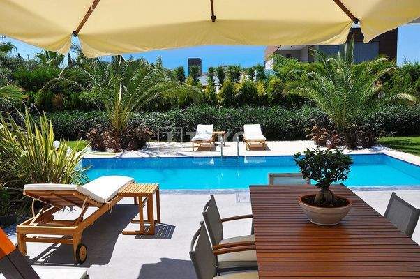 Detached Villa with Pool in Çeşme İzmir Close to Ilıca Beach