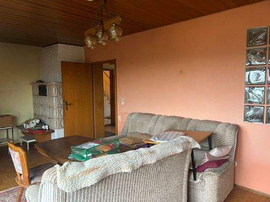 7 Wohnzimmer mit Kachelofen.jpg