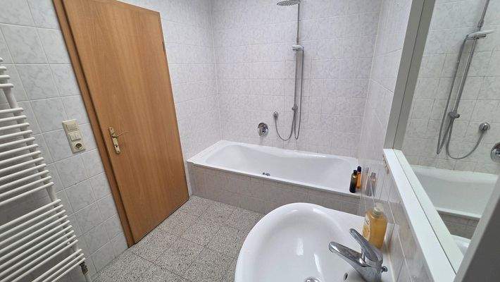 Badezimmer mit Tageslicht