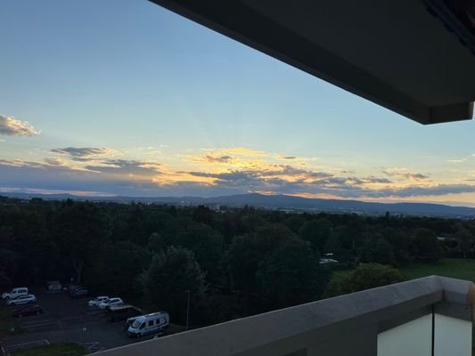 Ausblick vom Balkon Richtung Taunus, Feldberg