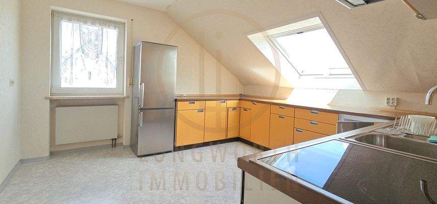 48-Dachwohnung-grosse-Kueche