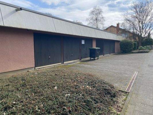 Garage mit Außenstellplatz