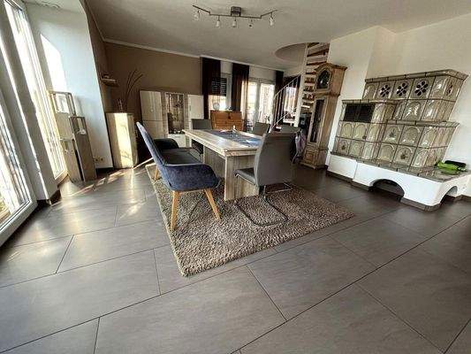 1. OG Essbereich, Kachelofen