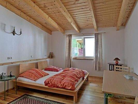 Blick ins große Schlafzimmer