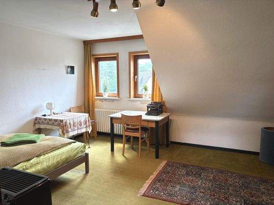 Rechte DHH - OG - Zimmer 1