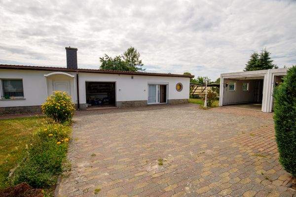 16 - Eingangsbereich Einliegerwohnung.jpg