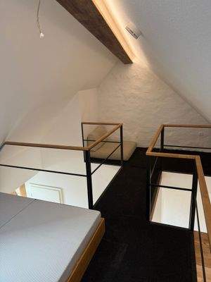 Empore mit Bett und Loungeecke