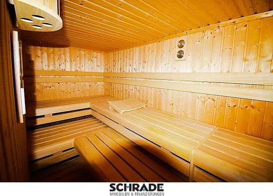 Wellnessbereich im Keller mit Sauna