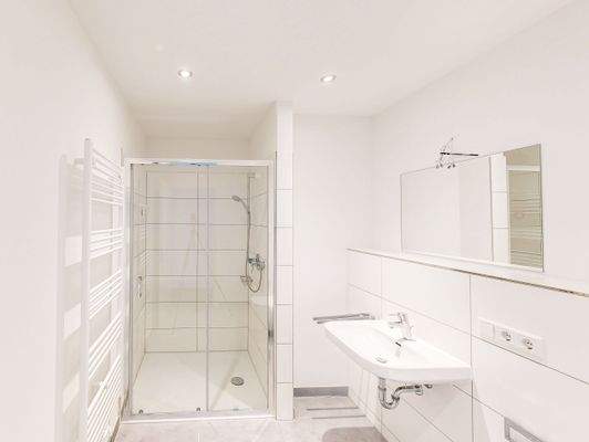 Bad mit ebenerdiger Dusche