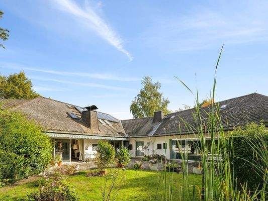 Garten und Rückansicht 