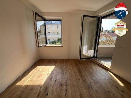 Schlafzimmer mit angeschlossenem Badezimmer