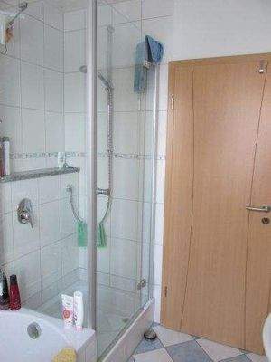 Bad mit Fenster und Badewanne Bild 2