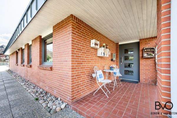 Überdachter Eingangsbereich