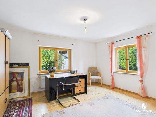 Helles Arbeitszimmer