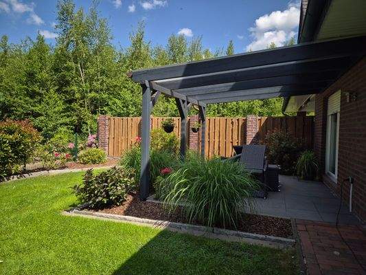 Haus 2 - Terrasse m. Sichtschutz