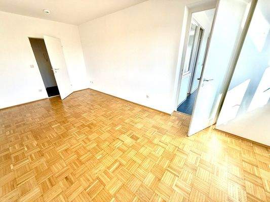 In Ihrem Schlafzimmer gen Loggia