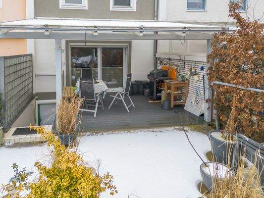Überdachte Terrasse & Kellertreppe 