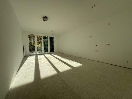 Wohnzimmer mit offener Küche Bild 1