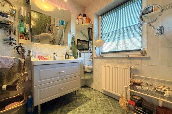 geräumiges Badezimmer