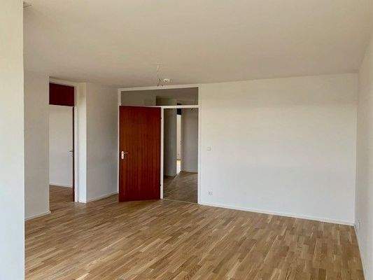 Wohnbereich mit Loggia_Durchgangszimmer (2).jpg