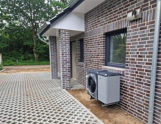 Eingangsbereich mit Wärmepumpe