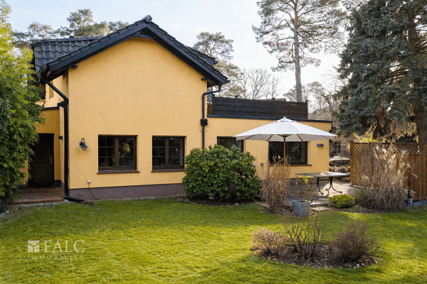 Haus vom Garten (Frühling)