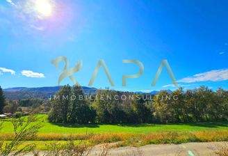 Aussicht auf Berge und Wälder