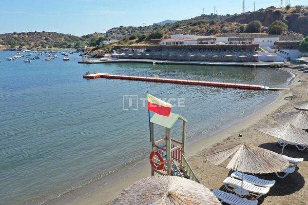 1+1 Apartments in a Beachfront Complex in İzmir Foça
