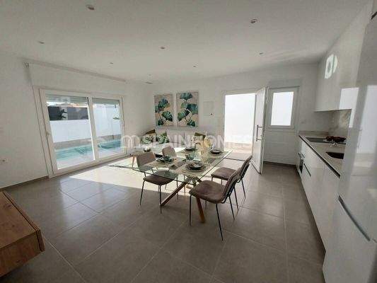 Contemporary Bungalows with Private Pools in Roldán, Murcia