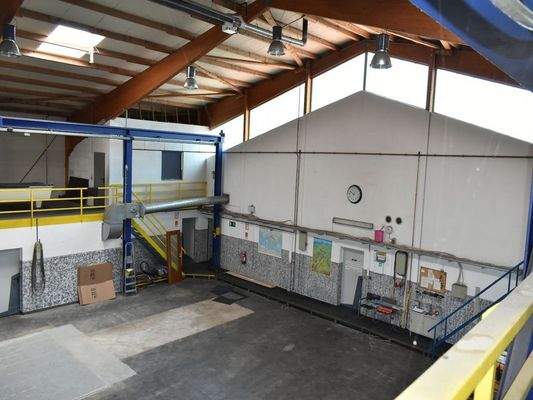 Übergang zum Büro- und Wohntrakt