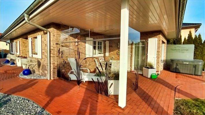 überdachte Terrasse