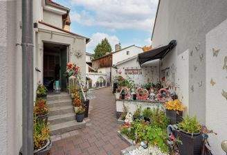 Blick in den liebevoll gepflegten Hinterhof