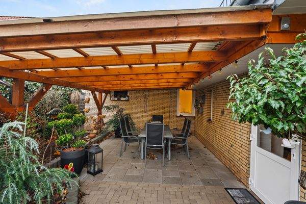 Überdachte Terrasse 27,12 m² / 13,56 m² Wfl.