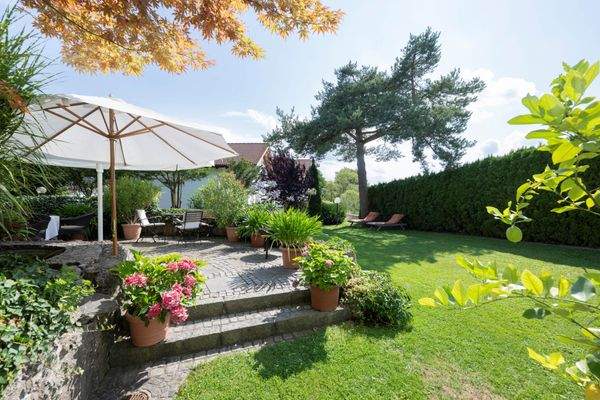 Terrasse und Gartenparadies