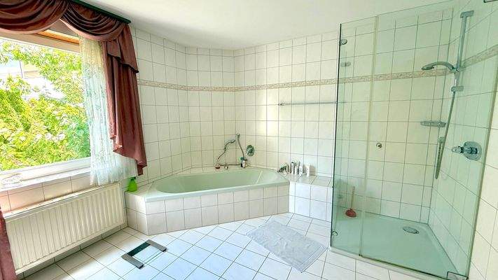 Badezimmer 1 von insgesamt 4 Badezimmern